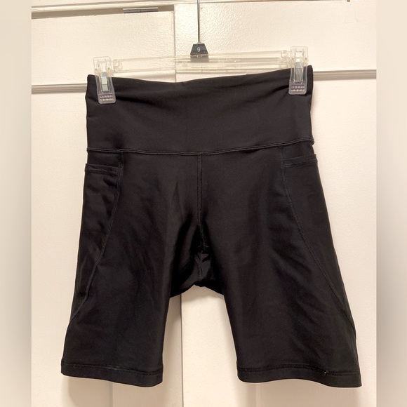 Old Navy Pants - Old Navy Black Compression Short - Size M / Medium
